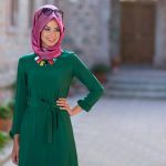 Yeşil elbise eşarp kombini