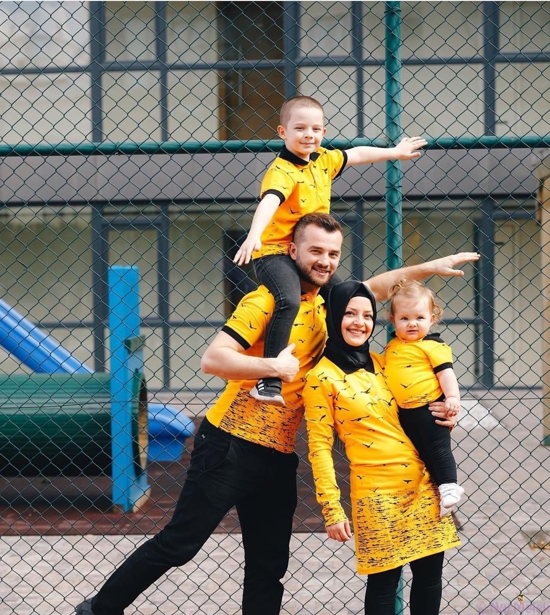 sarı anne baba çocuk tişört kombini 2020