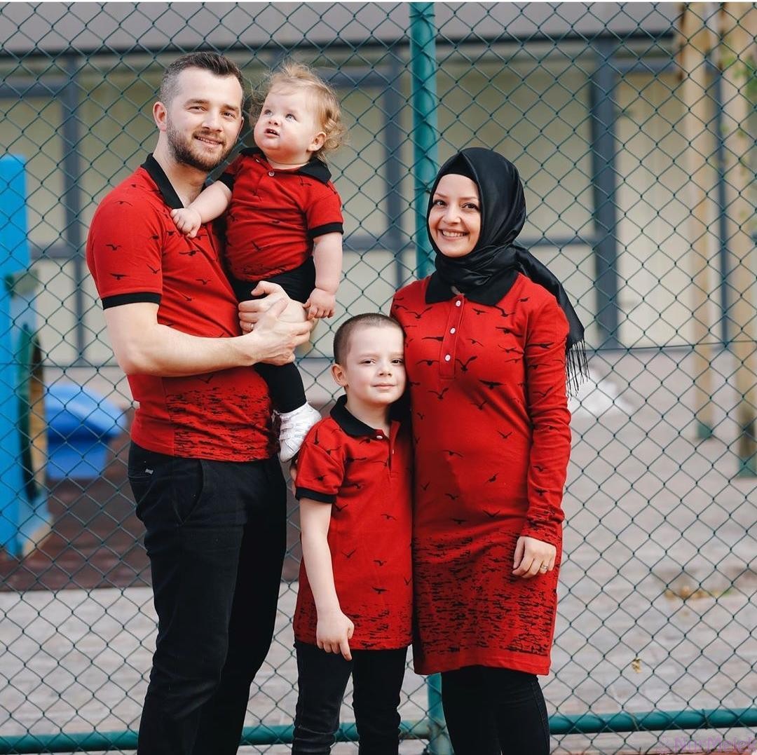 kırmızı anne baba çocuk tişört kombini 2020