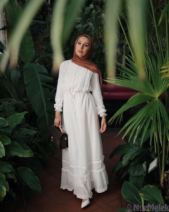 pliseli fırfırlı beyaz tesettür elbise