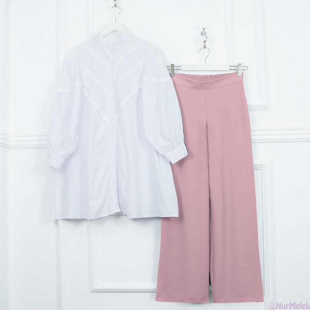 beyaz gömlek pudra pantolon kombini