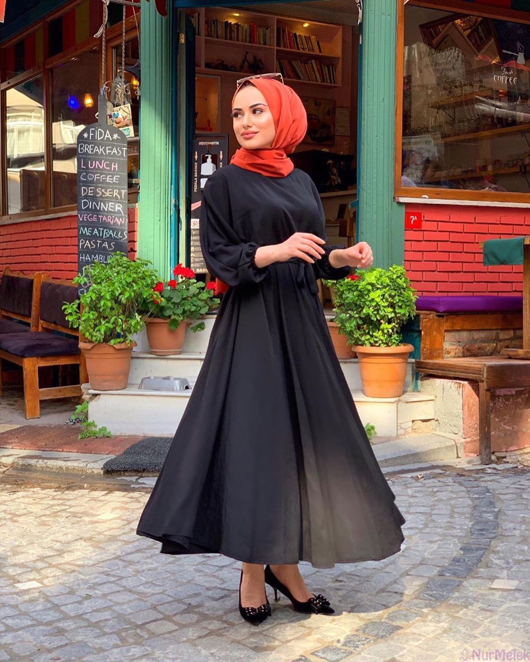 yeni kapananlar için siyah elbise