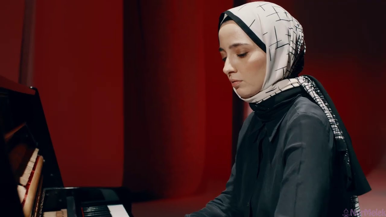 Piyanist Büşra Kayıkçı