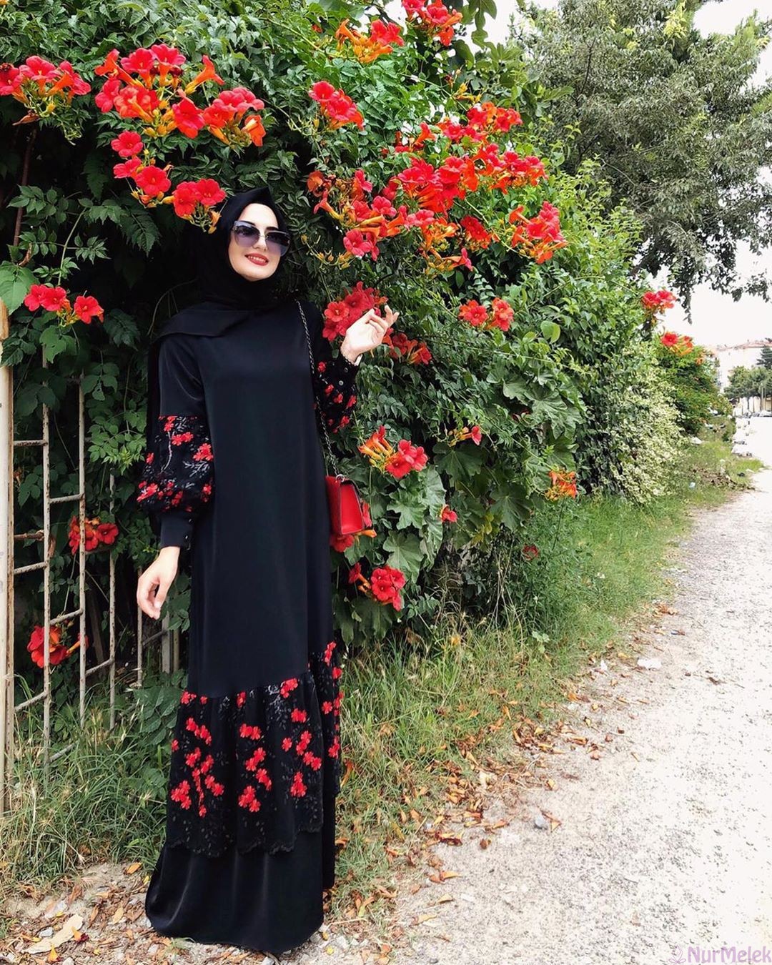 siyah medine ipeği şal abaya kombini