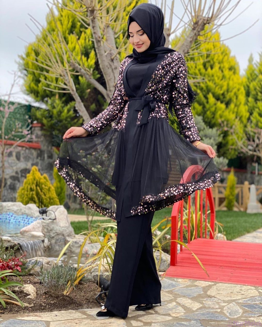 siyah pullu genç tesettür abaya