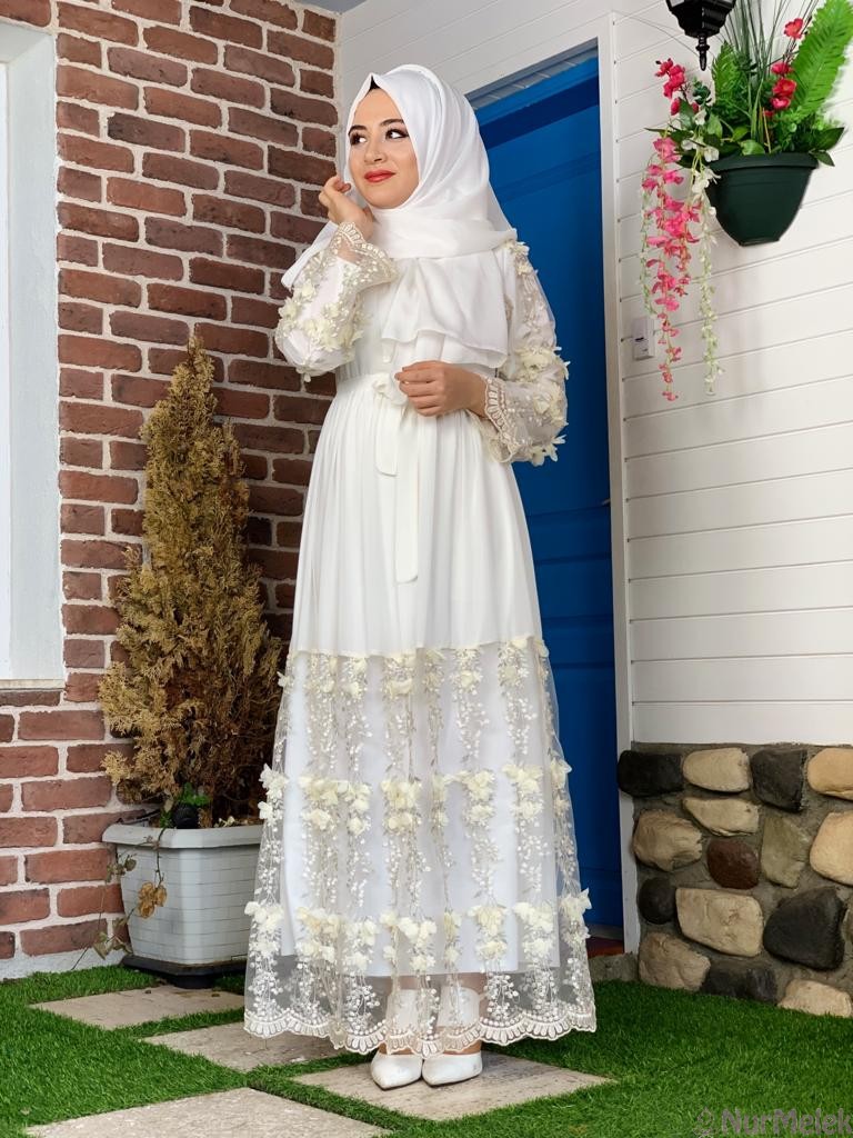 beyaz etekleri çiçekli tesettür abiye elbise