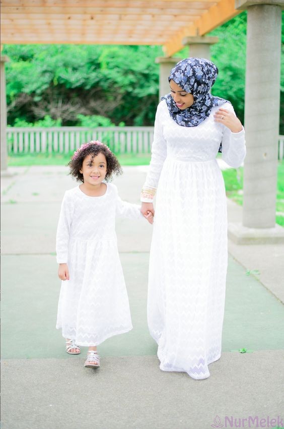 dantelli beyaz tesettür anne kız elbise kombini