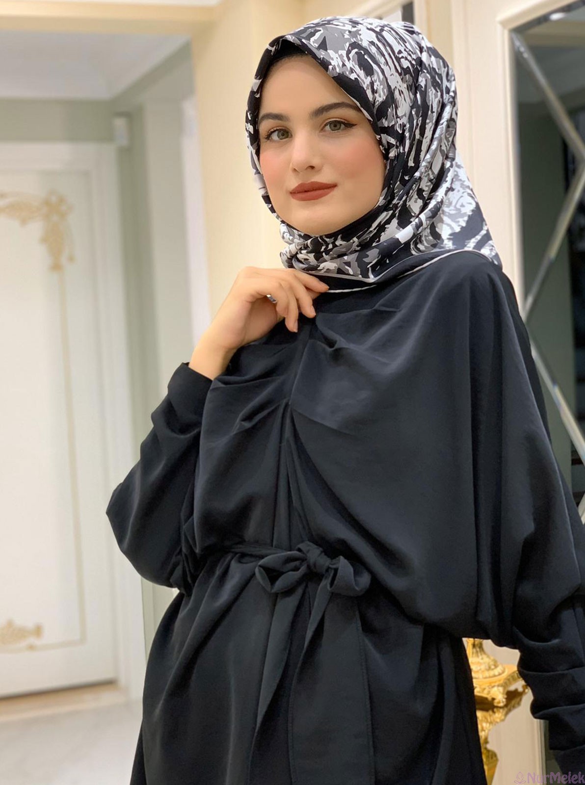 yaras kollu siyah tesettür tunik