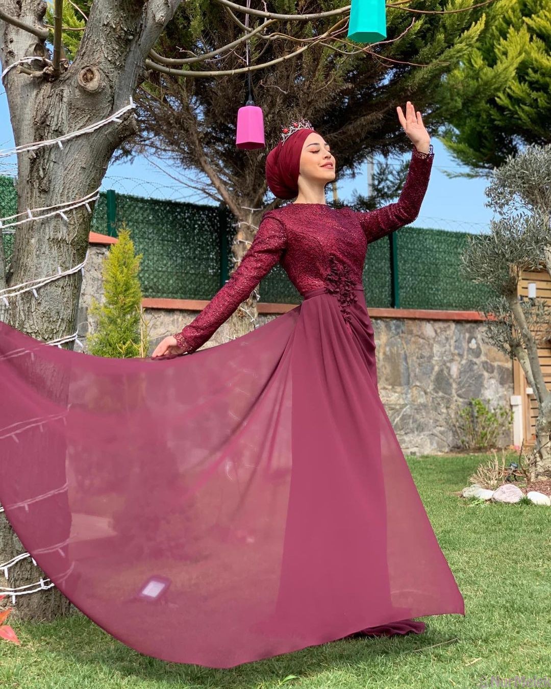 bordo pul payet tesettür söz elbisesi.
