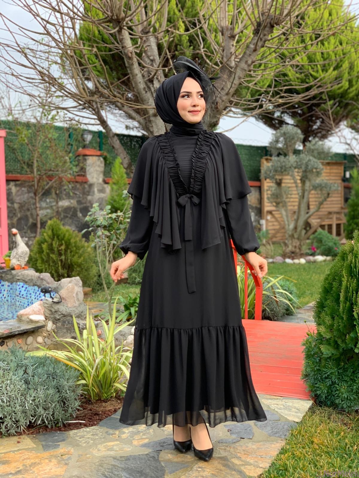 fırfırlı şifon siyah tesettür elbise