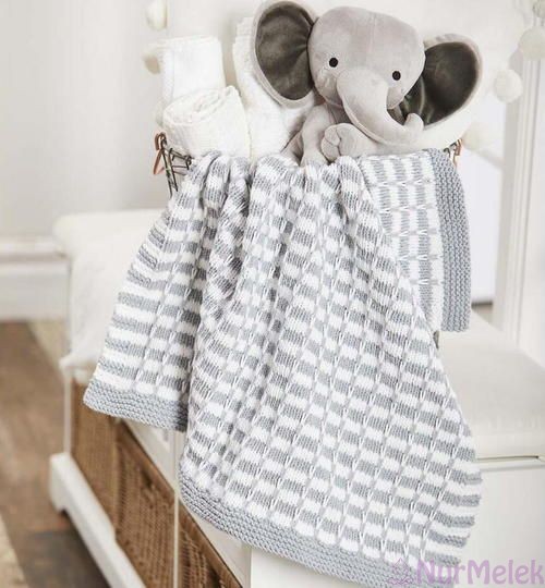 karali basit örgü bebek battaniye modeli 2022