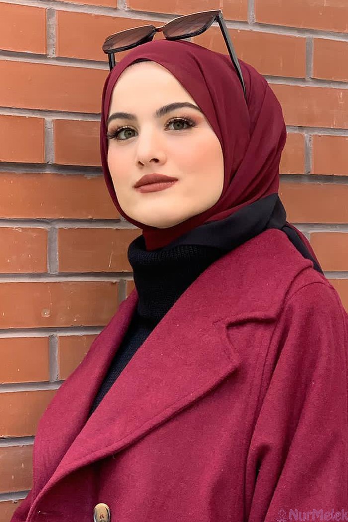 bordo medine ipeği şal kombini