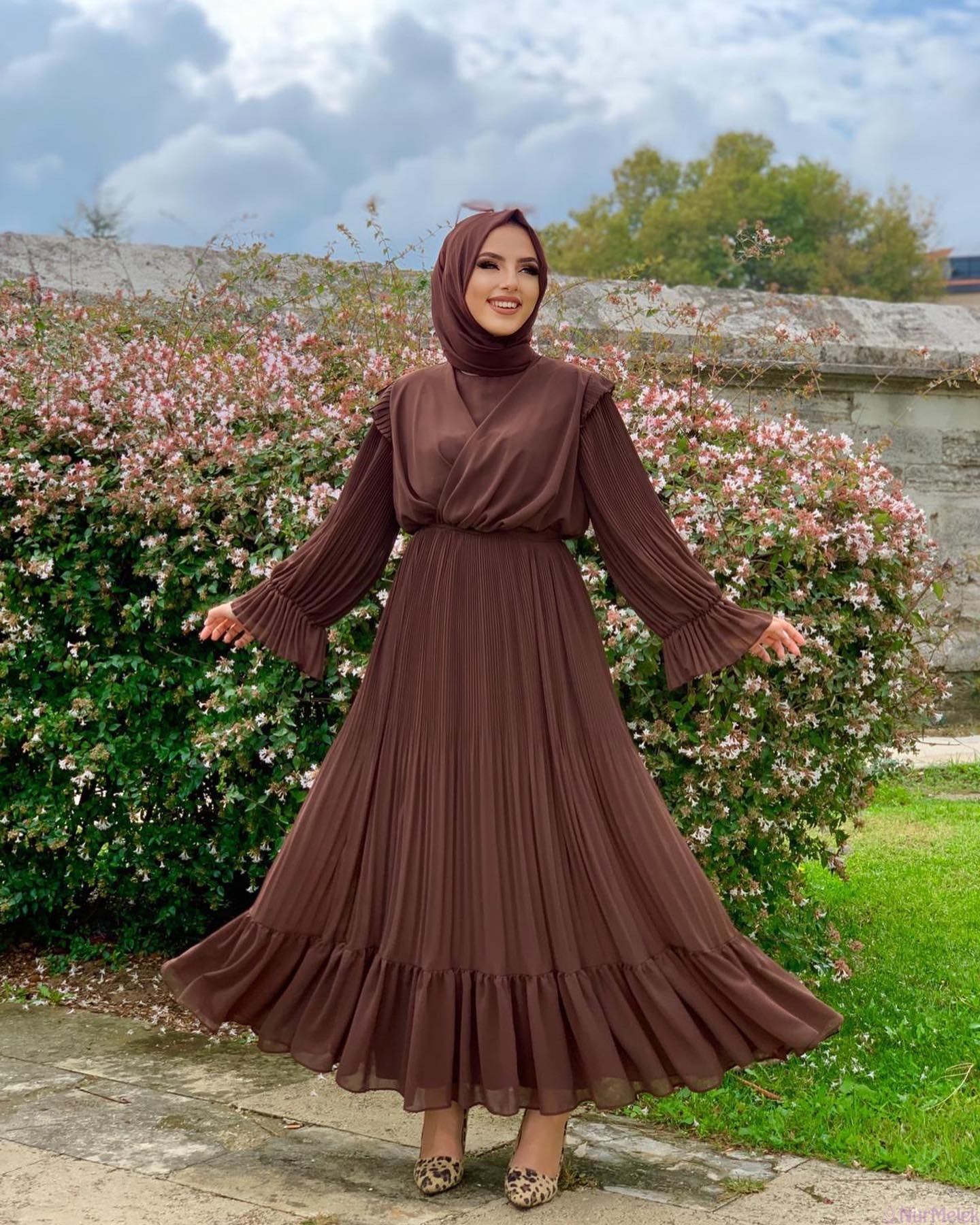 pliseli kahverengi tesettür kınalık elbise