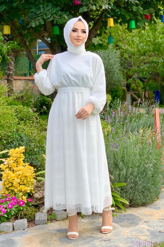 dantel kumaş kemerli beyaz tesettür elbise