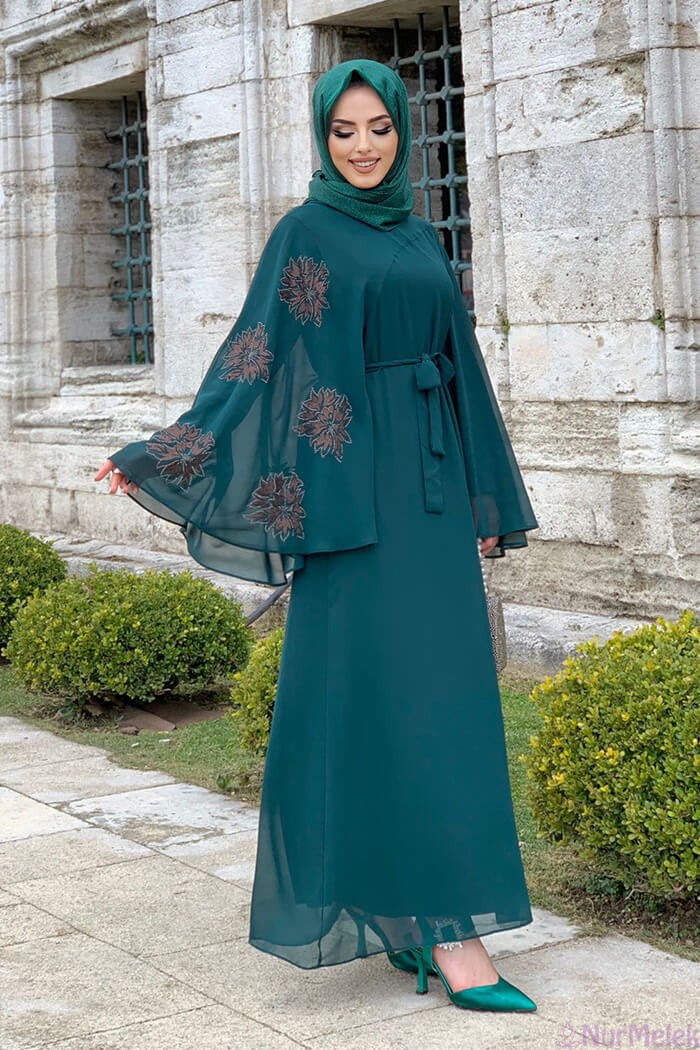 zümrüt yeşili pelerin detaylı tesettür elbise