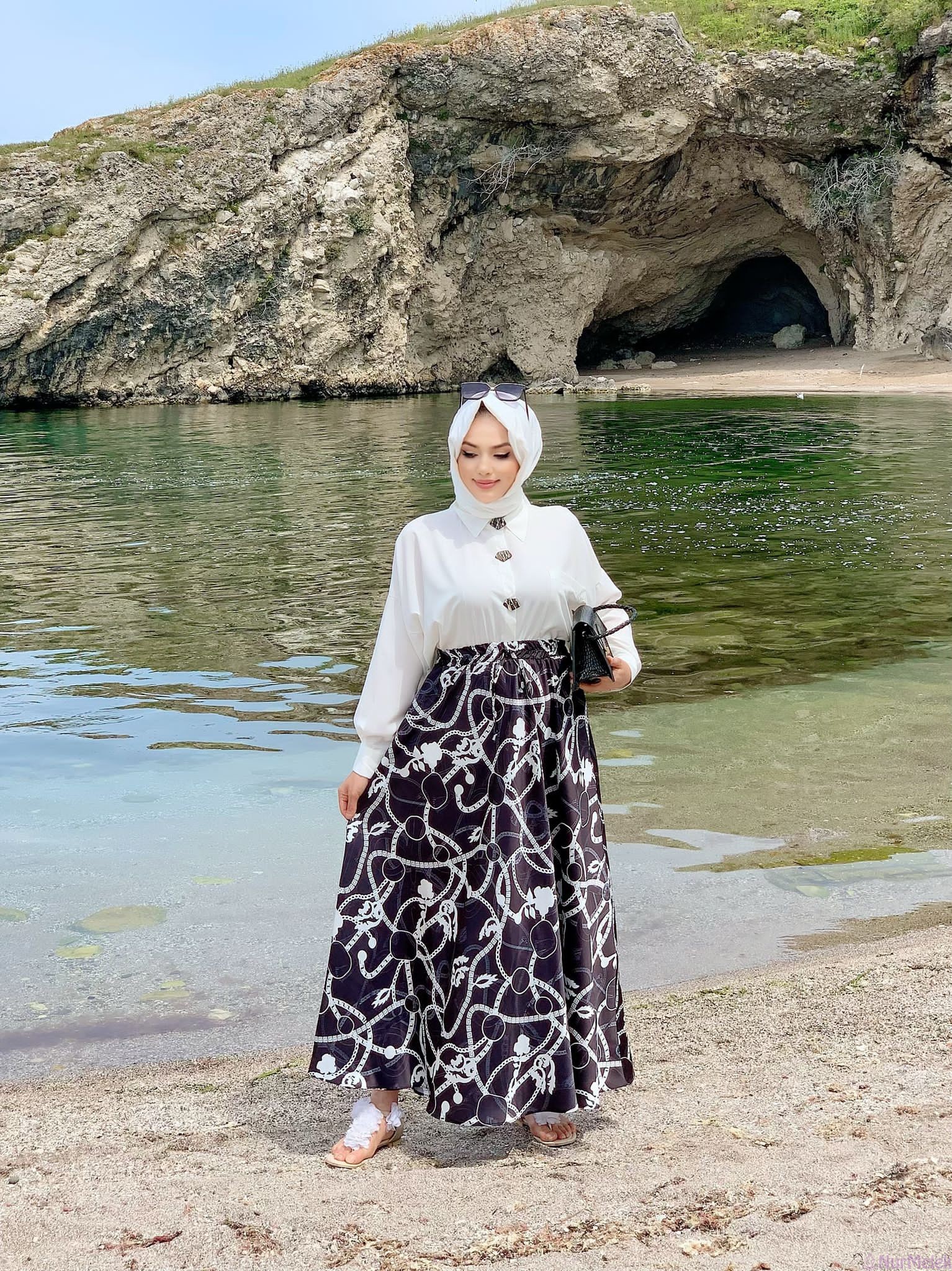 beyaz tesettür gömlek şifon etek kombini