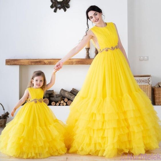 anne kız kabarık sarı abiye elbise 2023
