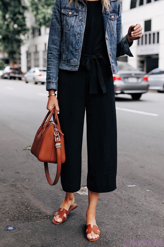 elma tipi vücutlu kadın siyah pantolon kot ceket kombini