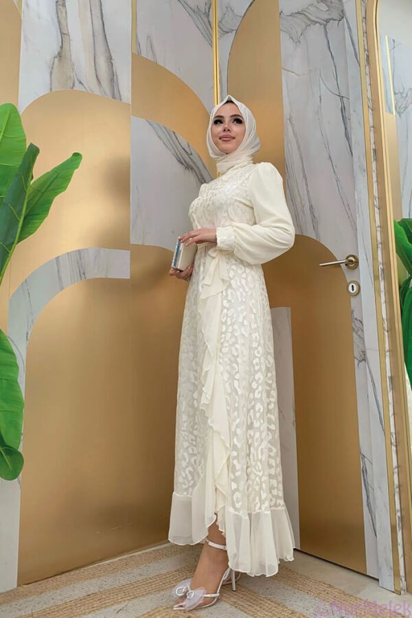 şifon fırfırlı beyaz tesettür elbise kombini
