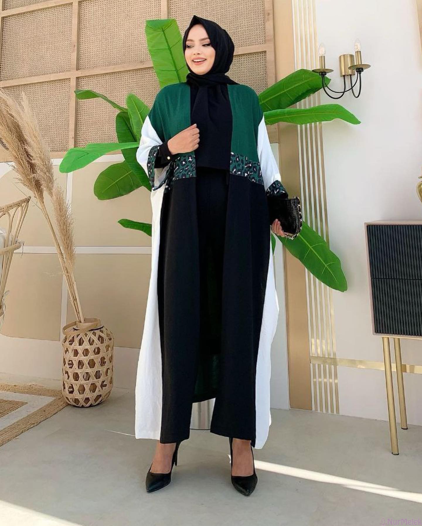 yeşil abaya siyah pantolon