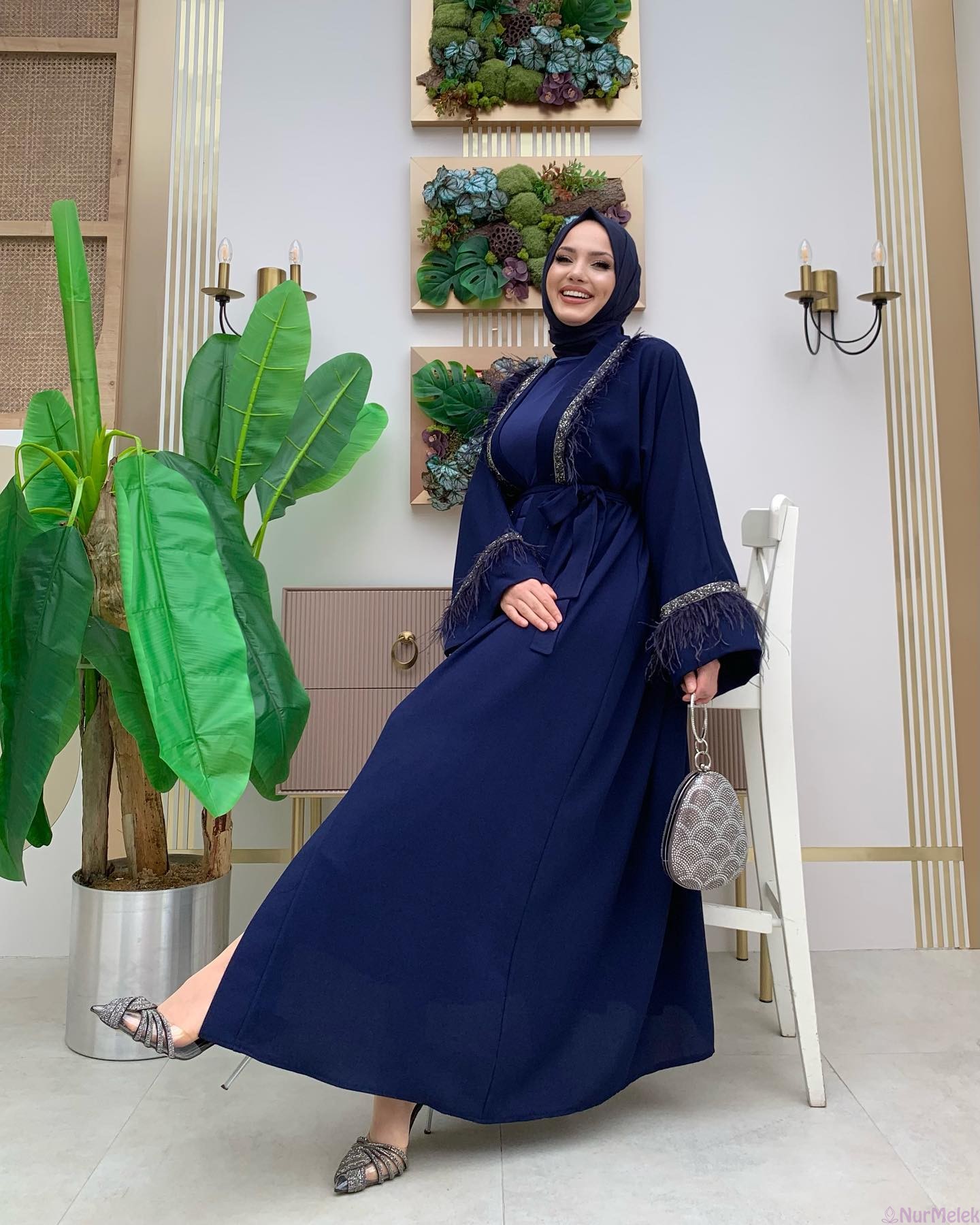 püskül detaylı lacivert tesettür abaya