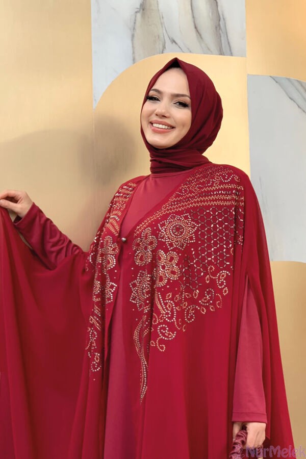 30 yaş üstü bordo işlemeli tesettür abaya