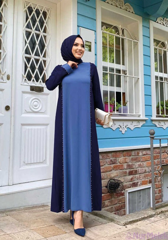 taş baskılı mavi tesettür elbise 2024
