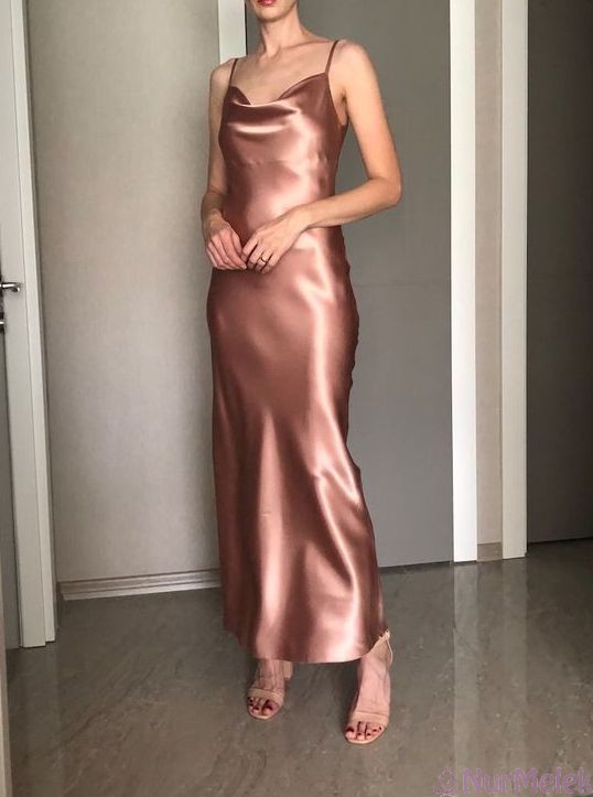 rose gold saten askılı elbise