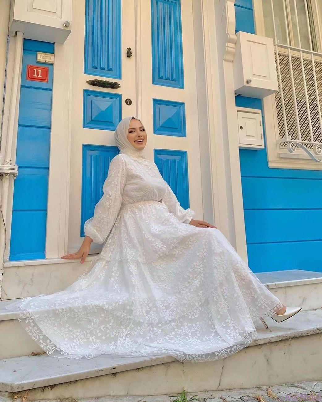 dantelli beyaz modern tesettür elbise