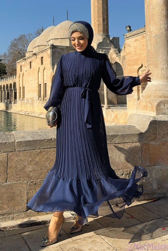 pliseli şifon kuşaklı modern tesettür elbise