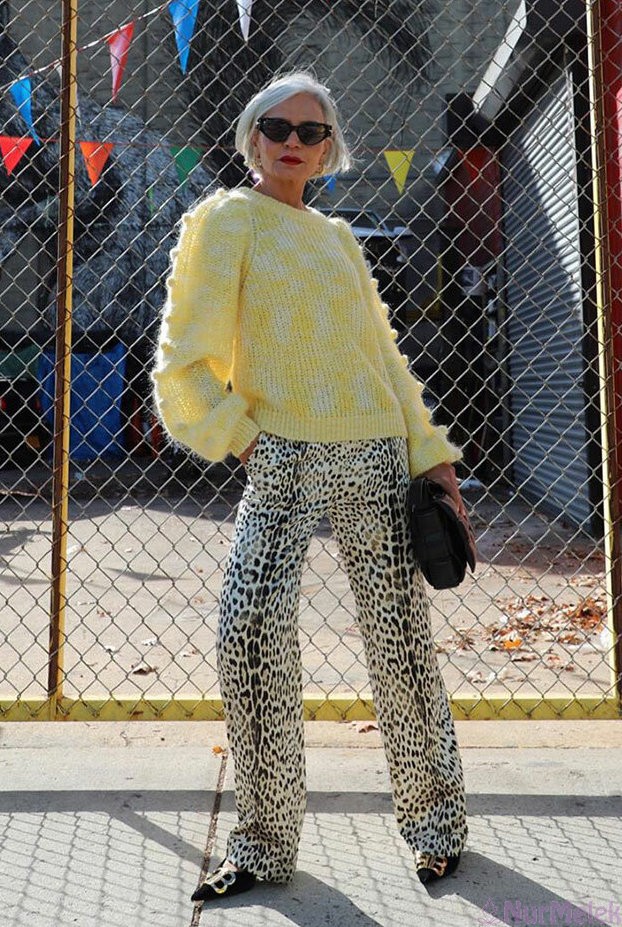 sarı oversize kazak leopar pantolon kombini