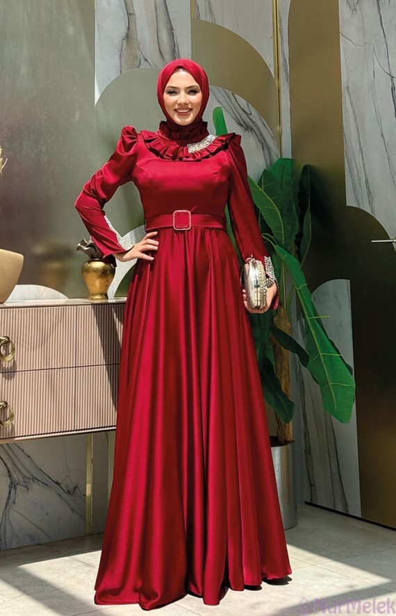 fırfırlı kemerli saten bordo tesettür anne abiye modeli