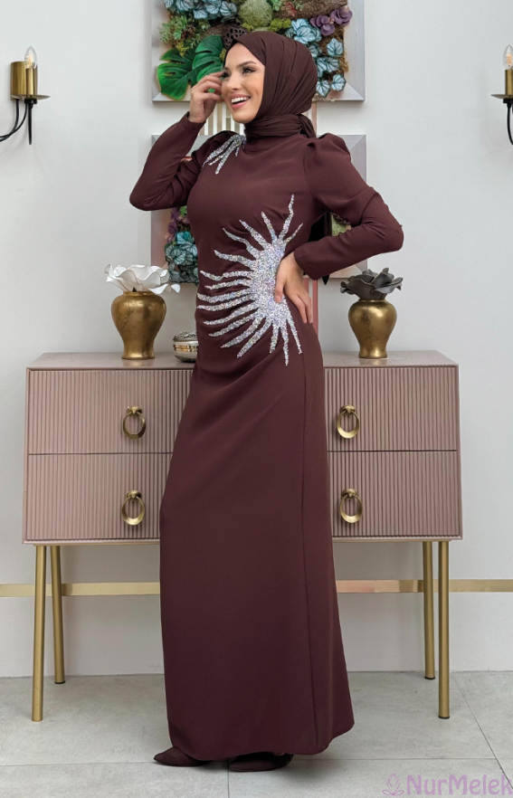 omzu taş detaylı kahverengi tesettür anne abiye modeli