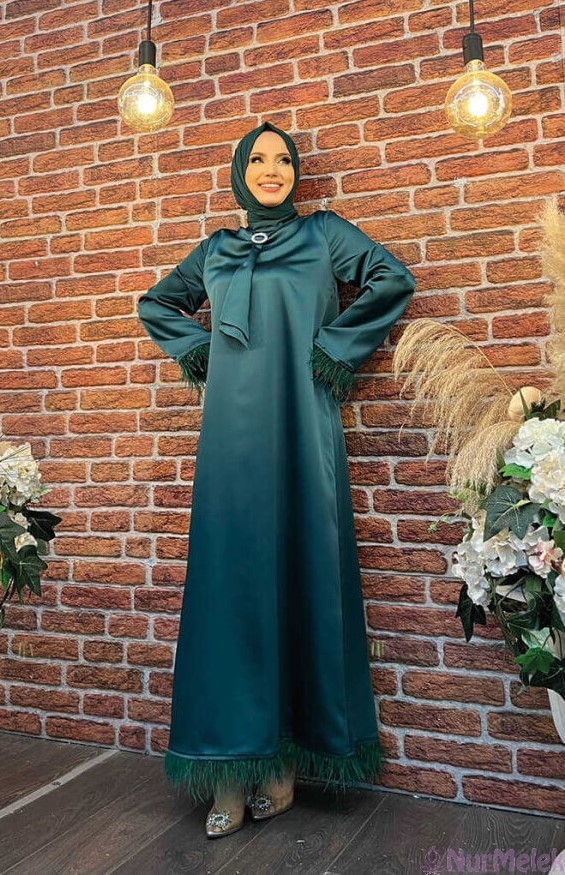 zümrüt yeşil kuşaklı tesettür anne abiye modeli