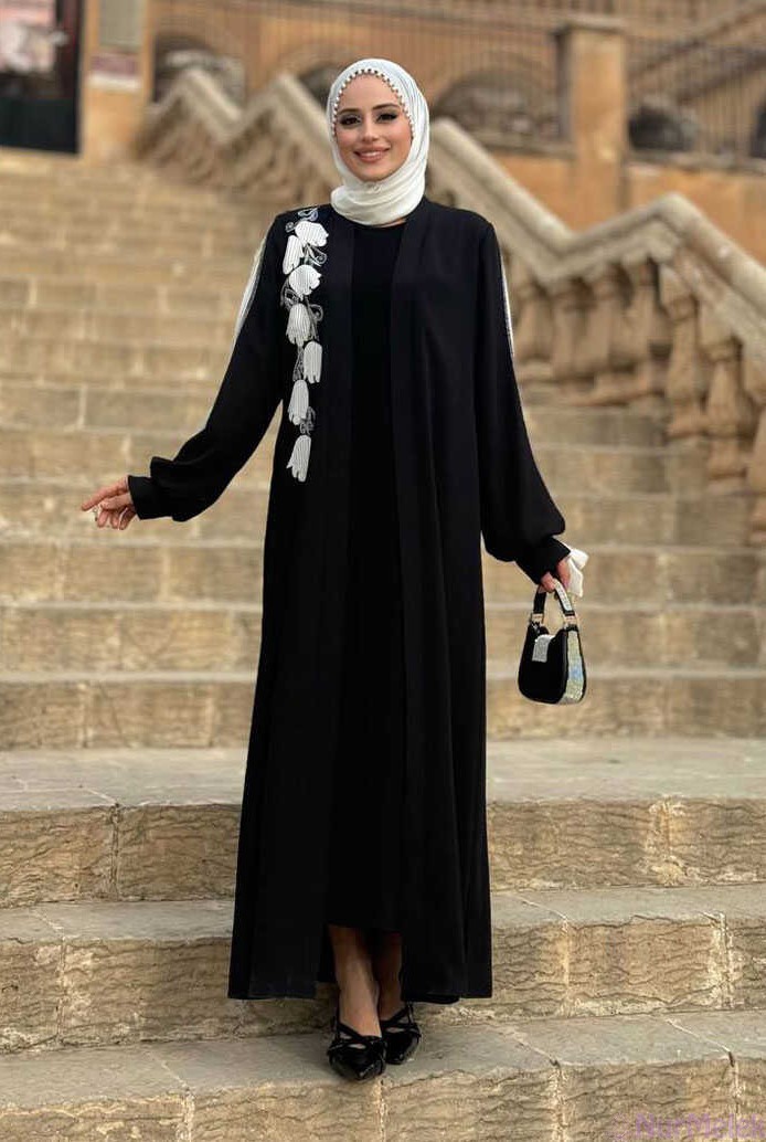 çiçek işlemeli siyah tesettür abaya 2026