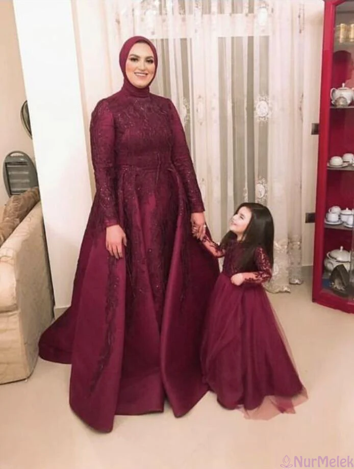 bordo tesettürlü anne kız elbise kombini 2026