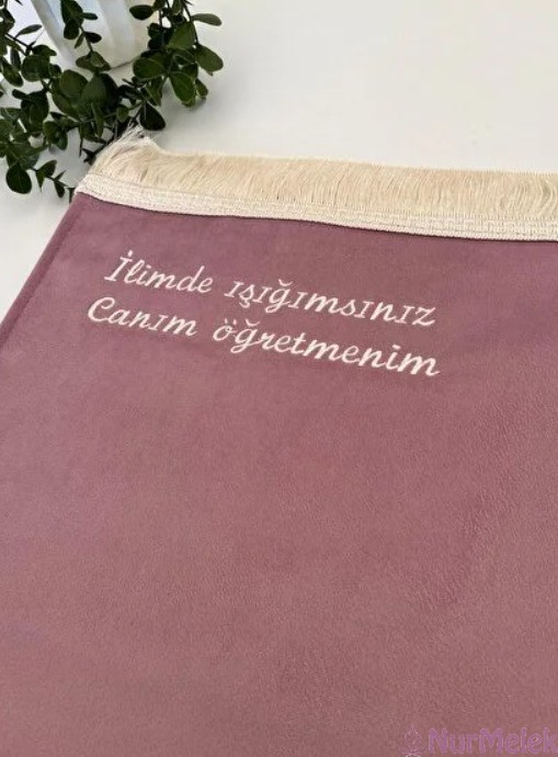 muhafazakar öğretmene isimli seccade