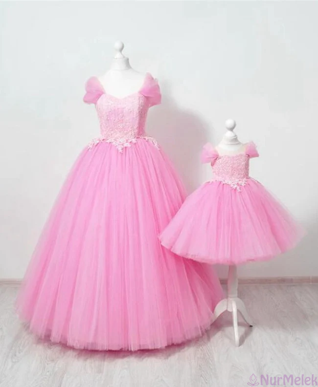 pembe kabarık anne kız elbise kombini 2026