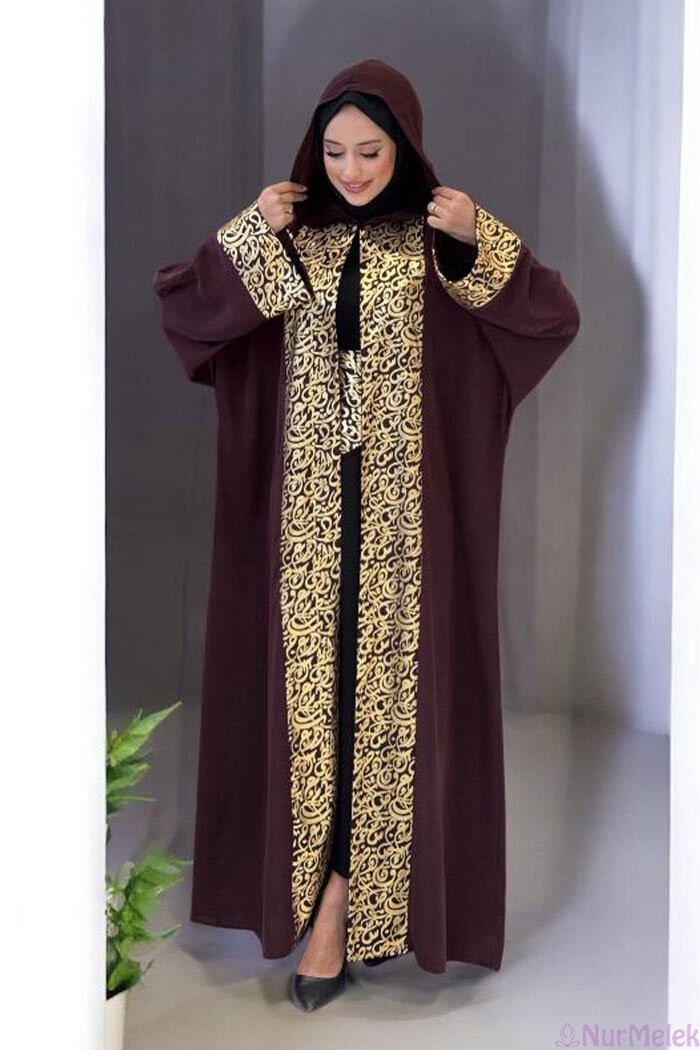 Kapşonlu Arapça Harf Baskılı Abaya