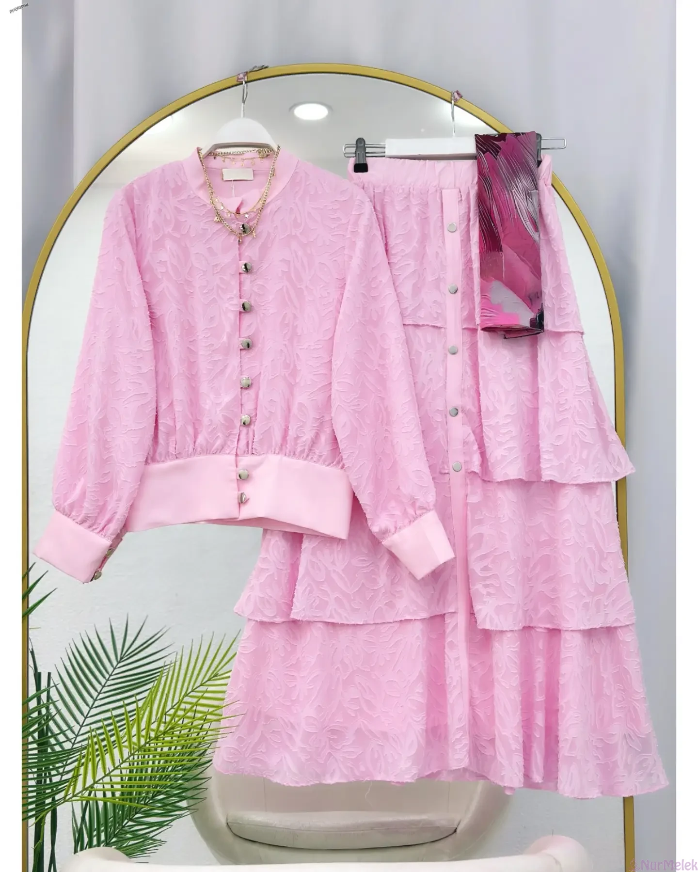 Pembe Dantel Detaylı Kat Kat Etekli Tesettür Takım