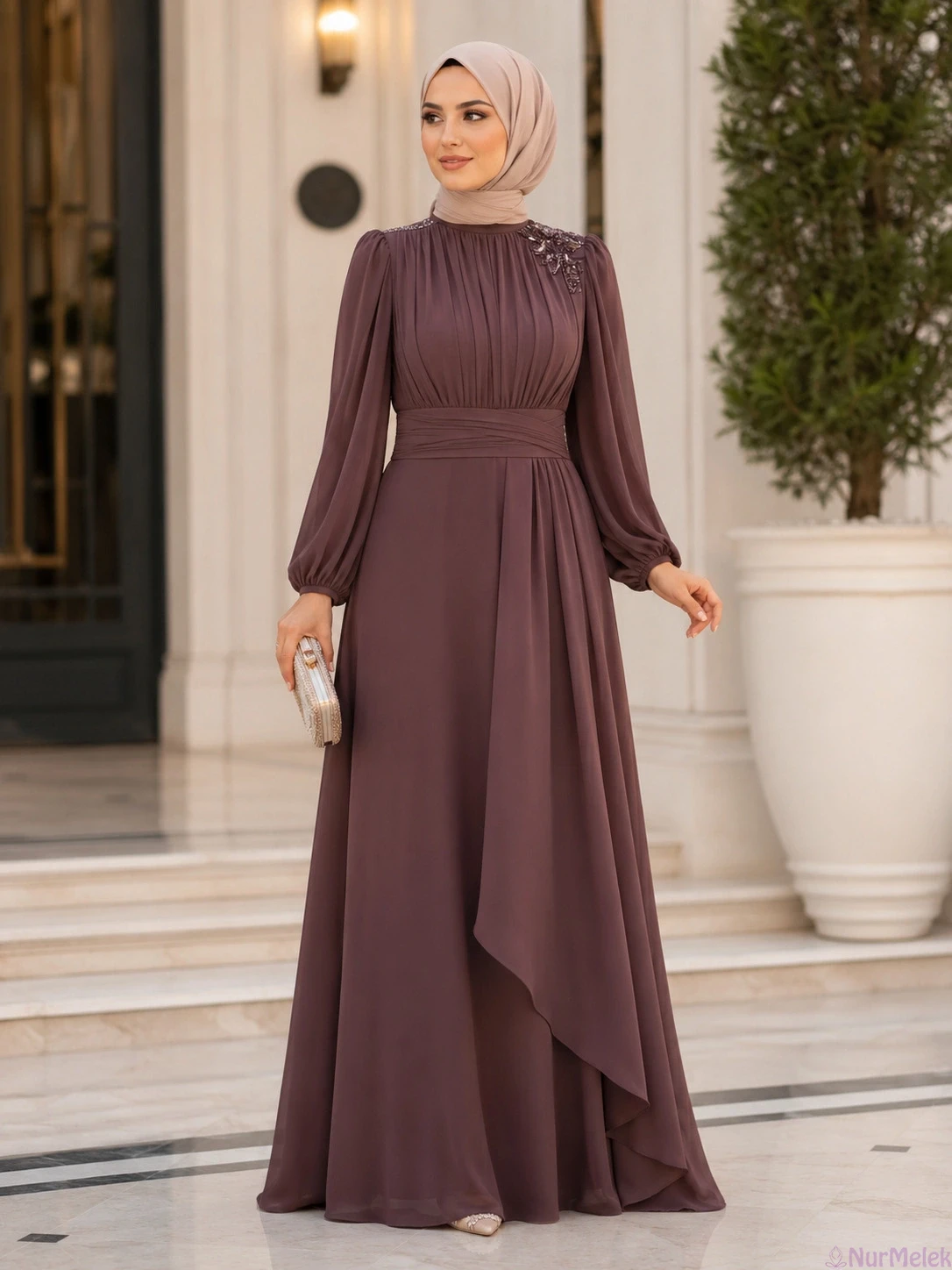 Sade ve güzel tesettür abiye modeli