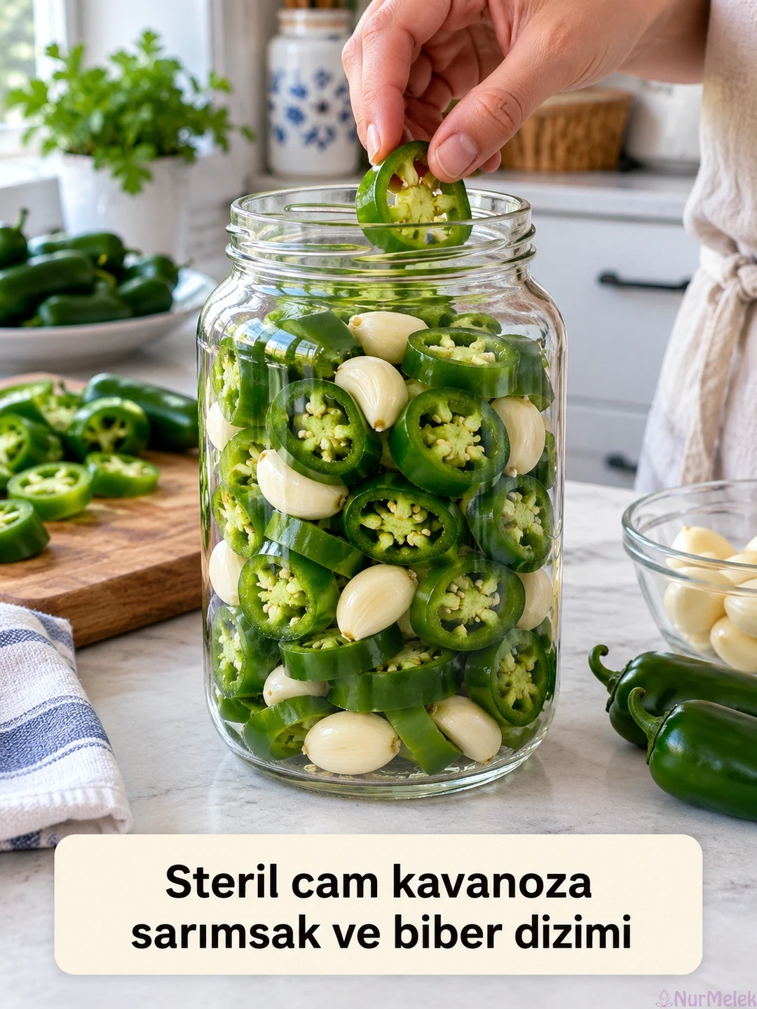 03 Steril cam kavanoza sarımsak ve biber dizimi